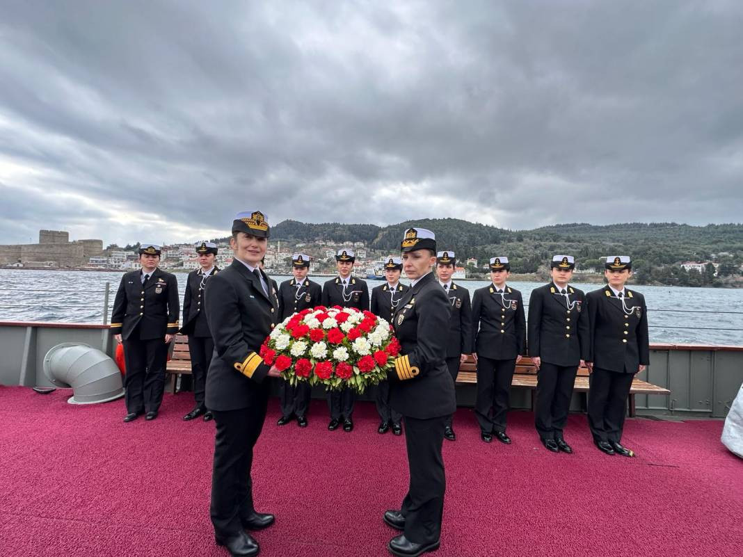 İlk kadın amirali Gökçen Fırat Deniz Harp Okulu öğrencileriyle TCG Nusret'te buluştu - Resim: 15